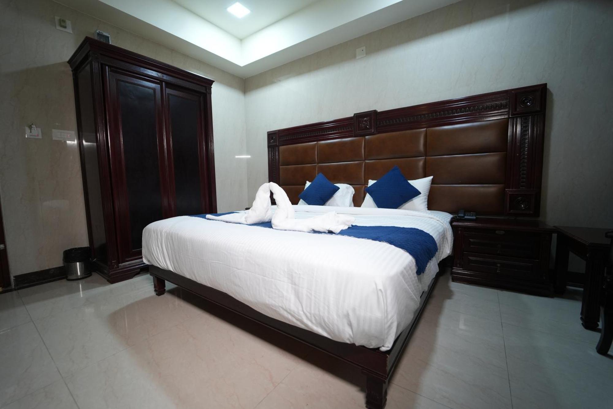 Hotel Mazus Urban Express Mysore Exterior foto